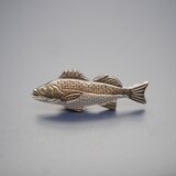 狙いを定めてワイルドに丸呑み【シーバス】釣好き、お魚好きの心をくすぐるピンズ（全22種類）の画像