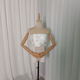 トップス ベアトップ 花モチーフ 光沢感 スレンダーライン 前撮り 2次会の画像