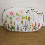花の刺繍ポーチ　69の画像