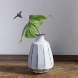 面取り一輪挿し（白藁灰）の画像