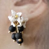 コショウノキの花のイヤリングの画像