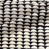 インド ブロックプリント生地 [50cm単位切り売り] Bagruセミサークルブラック 幾何学 半円 AT IF0254の画像