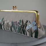 【受注製作】野の花　くすみ色　刺繍　がま口　ポーチ　　　の画像