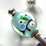 かんざし　水色の小鳥のとんぼ玉　一本挿し　一本簪　涼しげ　透明　クリア　夏　涼しげ　青　グリーン　インコの画像