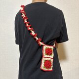 【ハンドメイド】かぎ針編み 春らしい赤いバラのスマホショルダー レッドローズの画像