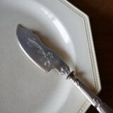 バターナイフ　リボン柄　フランスアンティーク　アンティークのある生活の画像