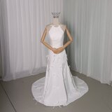 ウェディングドレス リボン ホルターネック 背中見せ ソフトマーメイドライン 結婚式 デザイン感 可愛いの画像
