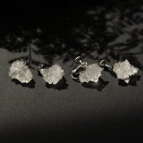モロッコ産水晶 原石 ピアス イヤリング 鉱物 天然石 金属アレルギー対応 ハンドメイド アクセサリー (No.2916)の画像