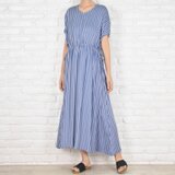 リラックスな着心地　爽やかなストライプ柄Vネックワンピース　ブルーの画像