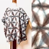 ベンガラ染め　板締め絞り　正絹　フリルとタックのオーバーブラウスの画像