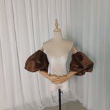 パフスリーブ ブラウン 光沢サテン ストレッチ 前撮り 派手な 取り外し袖の画像