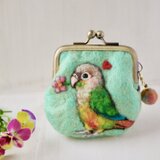 パイナップルウロコインコの羊毛フェルトがま口の画像