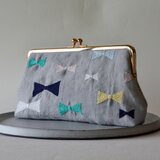 パステル　リボン　刺繍　がま口ポーチの画像