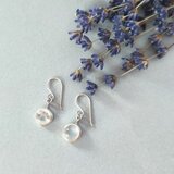 【1点もの】ムーンストーン/猫/肉球/フックピアス/ピアス/白/ホワイト/6月誕生石/誕生石/丸の画像