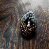ビーズと刺繍のブローチ「beautiful from the past」(コッパー)の画像