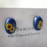 ラピスラズリとひまわりの一粒ピアス（イヤリング変更可）｜天然石×金箔×夏の花の画像