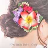 赤いプルメリアと薔薇のヘアクリップ　髪飾り　トロピカル　造花　南国　フラ　フラダンス　プルメリア　赤　浴衣　撮影会の画像