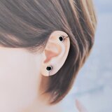 〈痛くない〉〈挟めるだけ〉2Wayブラックガラス×シルバーワイヤーイヤーカフ・イヤリング・フェイクピアス(両耳用)(調節可能)の画像