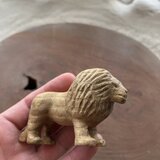 木製彫刻ライオン