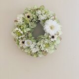 紫陽花とデージーのリースの画像