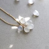 月の光を宿した、小さな花束ネックレス ホワイトムーンストーン 14Kgf　 --little bouquet--の画像