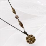 チェコガラス ボタン ネックレス 〜バラのフィリグリー 〜 チェコバラビーズの画像