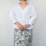 可憐なリネンブラウス【白・レース・八分袖・Vネック・貝ボタン】の画像