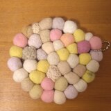 フェルトボールのコースターの画像