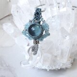 クリスタル(水晶)の勾玉マクラメネックレスの画像