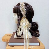 ピアスを付けたような仕掛け　リボンとレースのヘアバンド【ベージュ】の画像