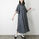 送料無料【完全一点物】半袖パネルラインワンピース（ブルー×ブラックフラワー）の画像