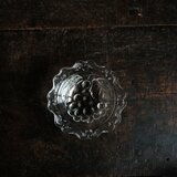 素敵な形状◆葡萄とリーフ。硝子変形深皿　プレスガラス　昭和レトロ　暮らしに。昭和後期【内縁にアタリ】の画像