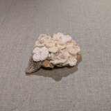 【特別限定価格】✳しろつゆのあじさい – 2way手編みブローチ✳の画像