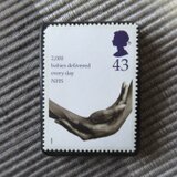 イギリス　切手ブローチ10460の画像