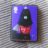 イギリス　人形劇切手ブローチ10462の画像