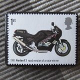 イギリス　オートバイ切手ブローチ10468