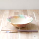 色化粧 刷毛目模様の緩やかリム鉢 春色の画像