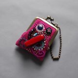 ネックレスにも、バッグチャームにも、小さな小さなビーズ刺繍のがま口 67 ピンク　ガーゼ　アクセサリーケースのコピーのコピーの画像