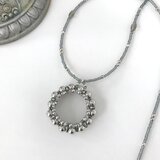 サークル モチーフ ネックレス シルバー色 ビーズ サークルネックレス モノトーン