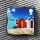 イギリス　「浜辺のそばで」切手ブローチ10509の画像