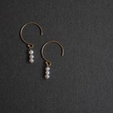 蕾 ｜14kgf 小さな淡水パール フックピアス 小さい 上品 華奢の画像