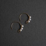 蕾 ｜14kgf 小さな淡水パール サークルフックピアス 上品 小さい 華奢の画像