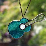 ギター (青)　ネックレス