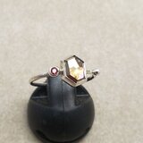 奈良県レインボーガーネットとレッドスピネルのリング