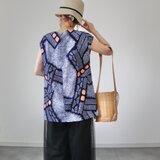 浴衣のフレンチ袖Aラインブラウス（薄い朱の柄・M）　着物リメイクの画像