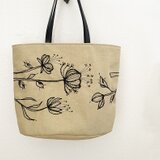 黒糸刺繍のバケツ型帆布かばんの画像