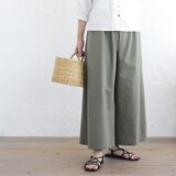 涼やかな、理想のパンツ。東炊きコットンリネンのワイドパンツ（カーキ）PT11の画像