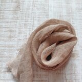 何回も洗いをかけたふんわりリネンガーゼミニストール　クルミ染め　くるみ　胡桃