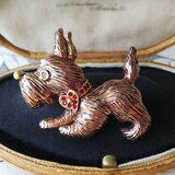 ヴィンテージ　深いルビー色のHeart首飾り／テリア犬のブローチの画像