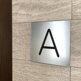 【送料無料】アルファベット サインプレートsilver 14cm×14cm 看板 標識の画像